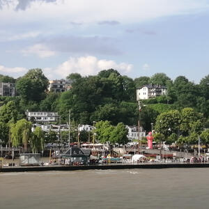 Panorama an der Elbe in Hamburg