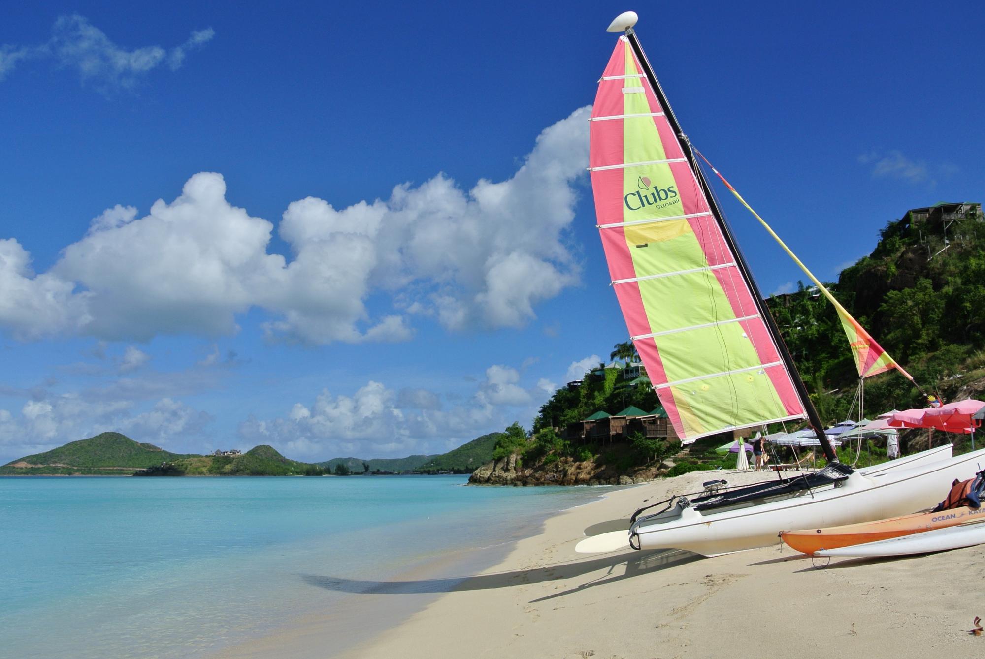 Karibische Küstenlandschaft auf Antigua